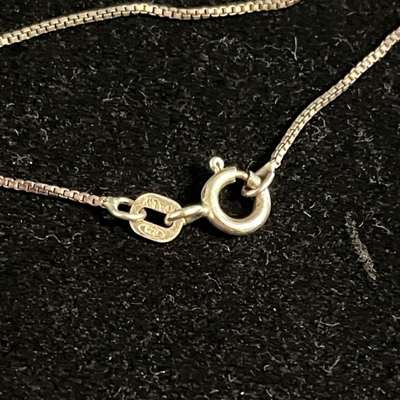 Gorgeous Sterling Silver & Turquoise Necklace - Picture 7 of 8